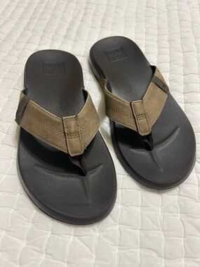 Reef Men's Brown and Black Flip Flop Sandals